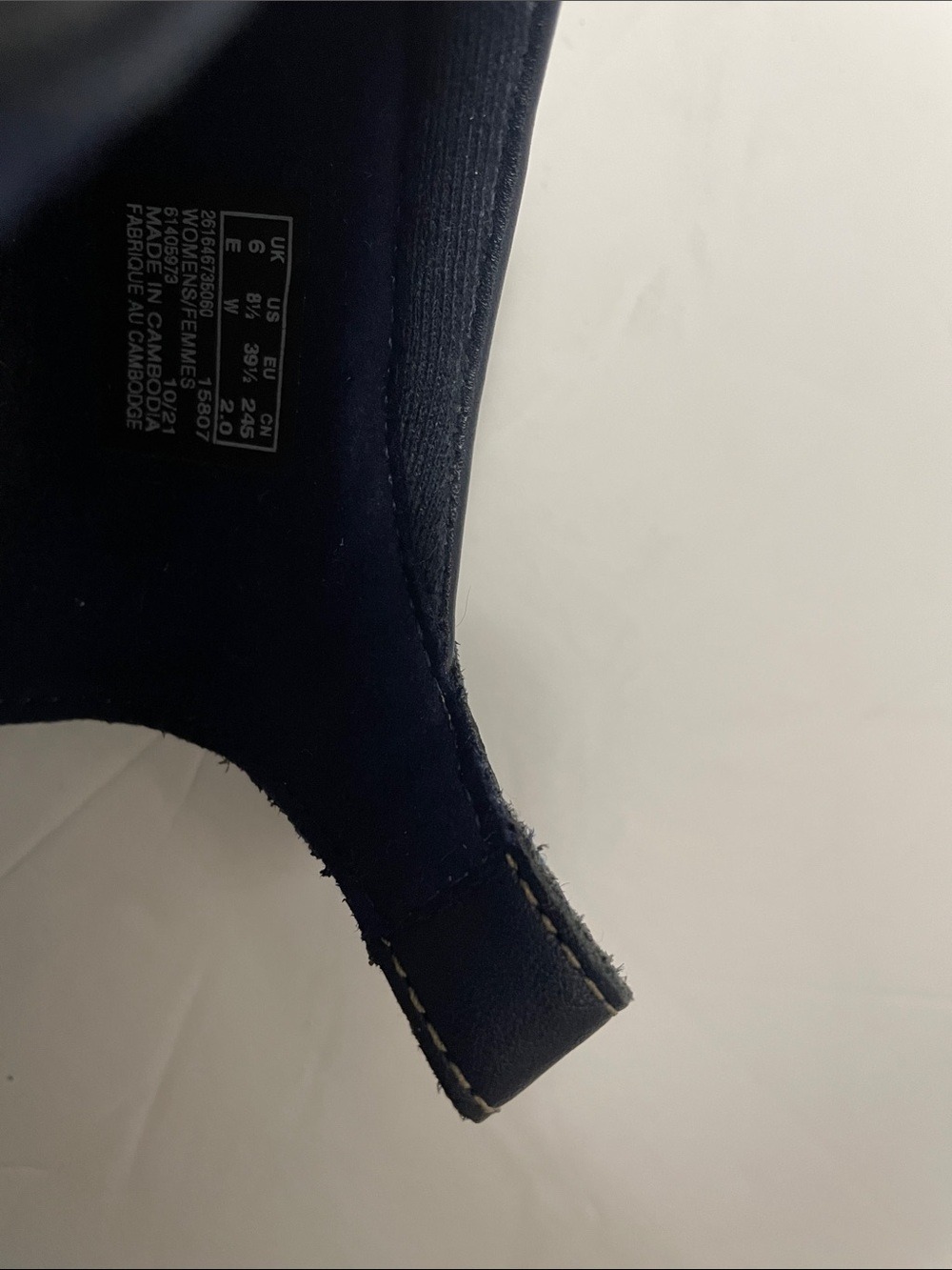 Clarks Navy Heels with Teal Toe Accent Sz 8.5W - Picture 9 of 11